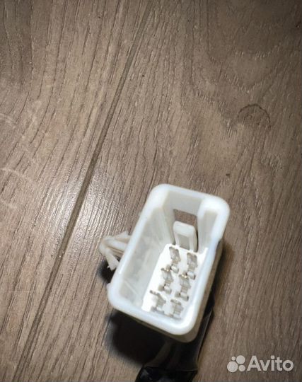 Замок крышки багажника Toyota Alphard 2002-2008