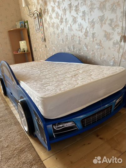 Детская кровать машина