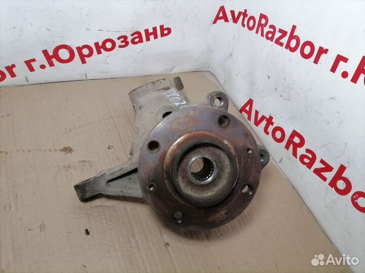 Поворотный кулак правый Peugeot 206