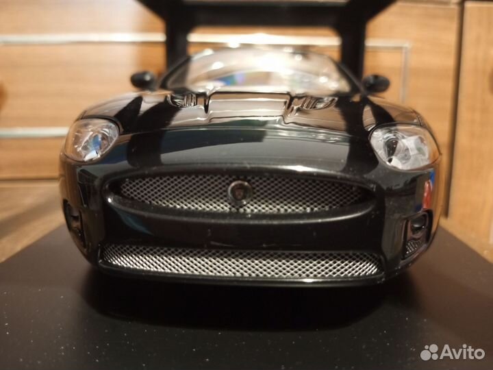 Jaguar XKR-S Autoart 1/18