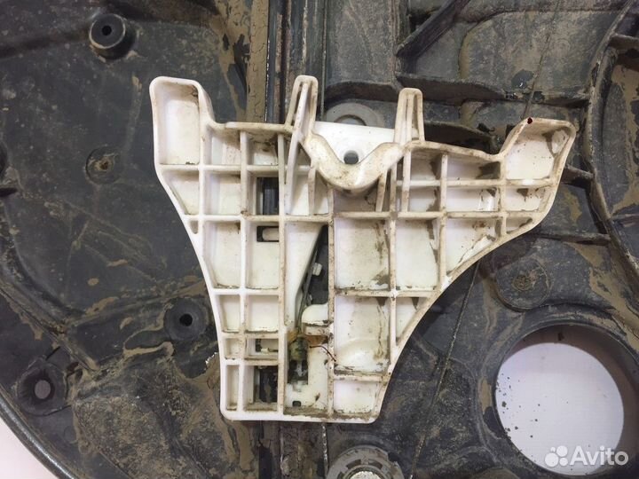 Стеклоподъемник электрический задний правый