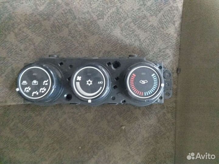 Блок управления печкой на Митсубиси Лансер 10