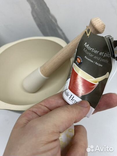 Ступка Emile Henry в цвете олива и мускат