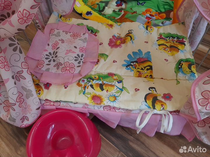 Кукольная кроватка с балдахинами