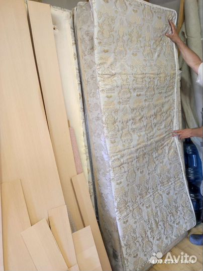 Кровать с матрасом б/у 90*200