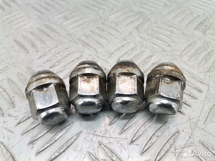 Болт Hyundai Getz рест. 2007 6L2Z1012BA