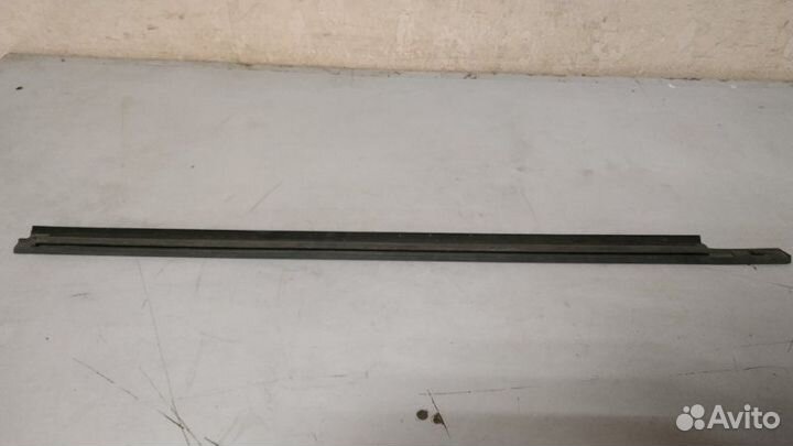 Уплотнитель стекла двери задний левый Ford Focus 1