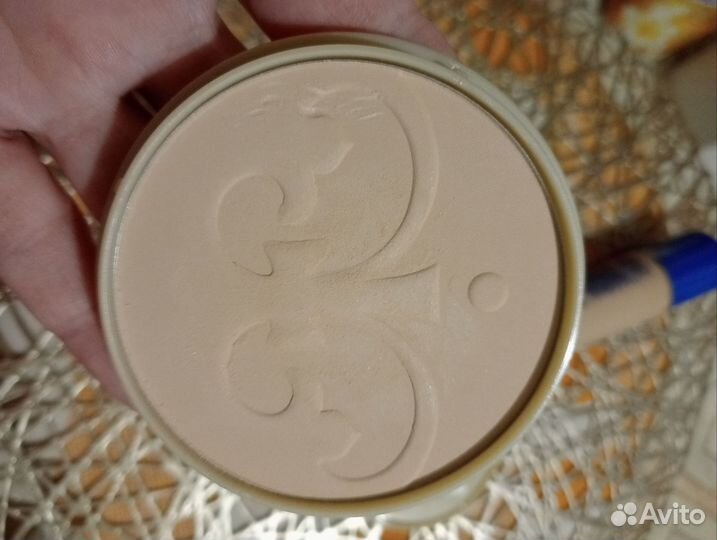 Пудра и тональный крем