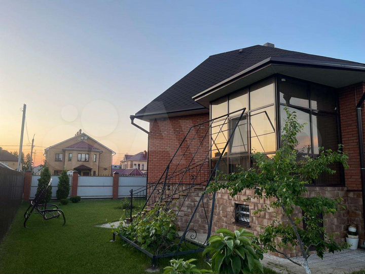 Дом 190 м² на участке 8 сот.