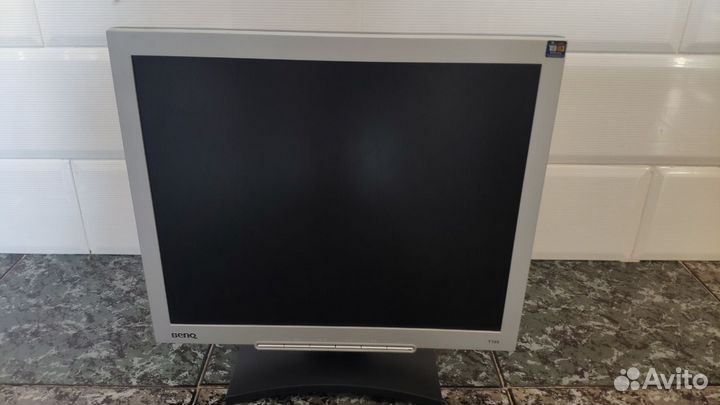 Монитор benq Q7T4