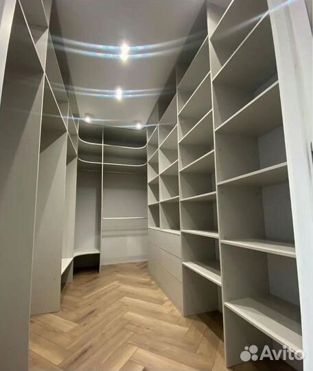 Гардеробная с зеркалом