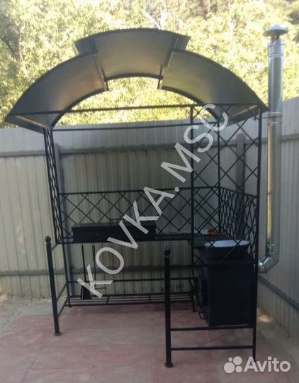 Мангал с крышей