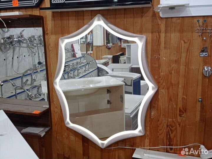 Зеркало с контурной подсветкой