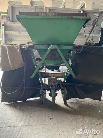 Разбрасыватель удобрений навесной рун-0,5