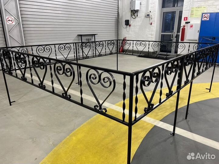 Оградки на кладбище