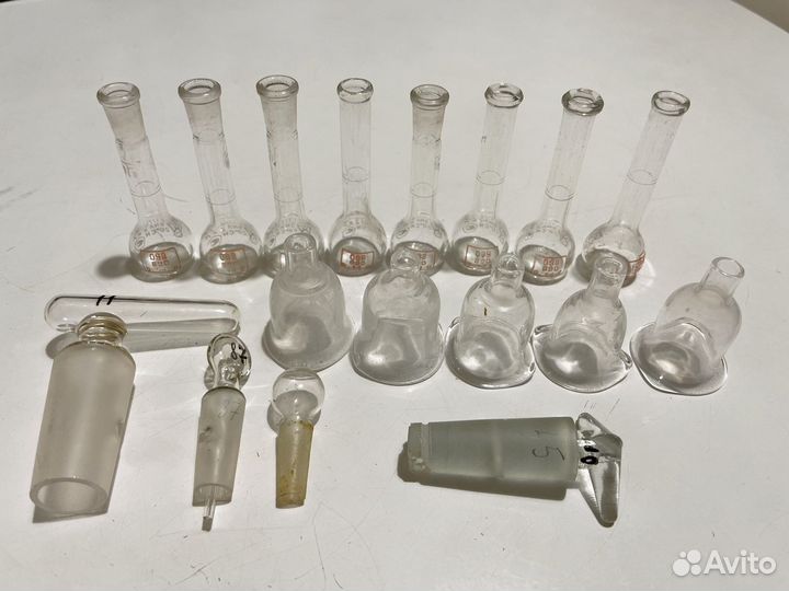 Стеклянные колбочки лабораторные