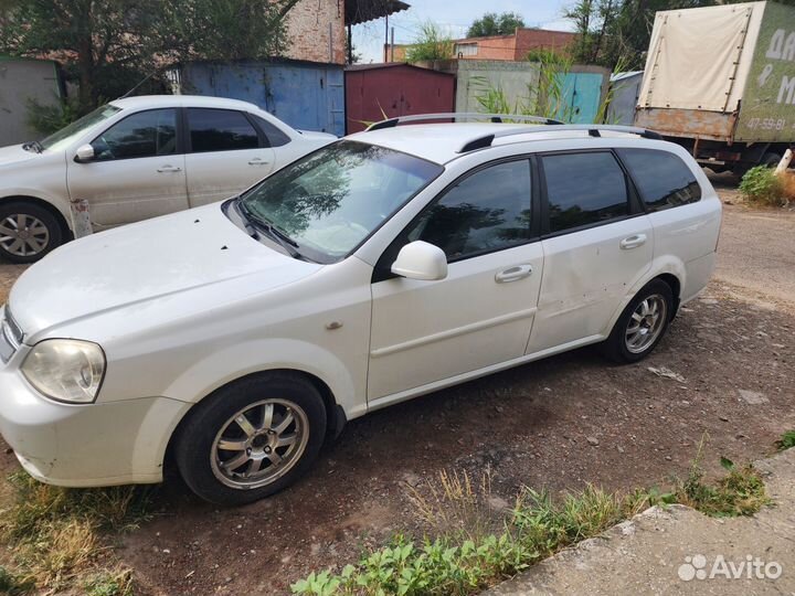 Chevrolet Lacetti 1.6 МТ, 2010, битый, 300 000 км