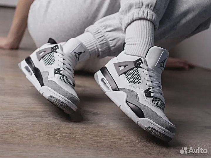 Nike Air Jordan 4 Retro 