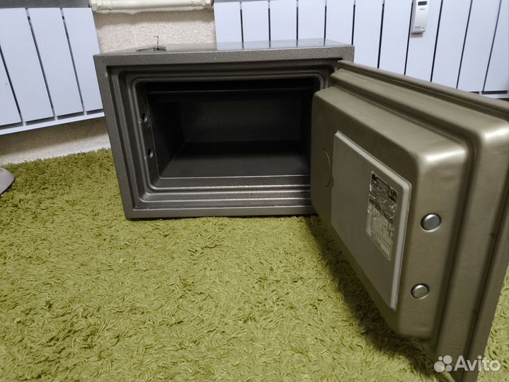 Сейф на 2 ключа