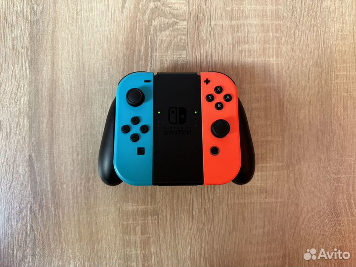 Nintendo Switch Rev2 прошитая. Чехол, 2 комплекта