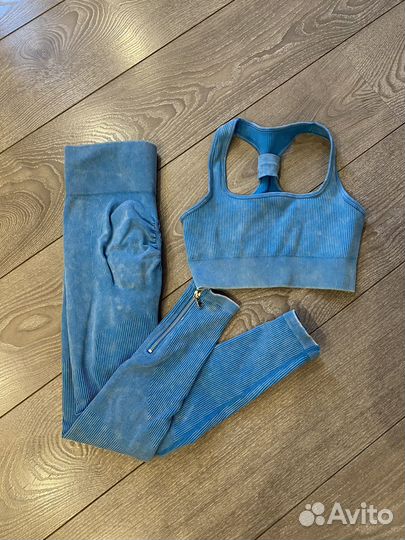 Спортивный костюм женский