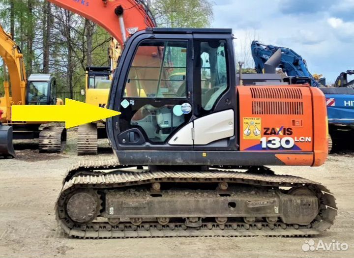 Стекло дверное нижнее Hitachi Zaxis 200 3G-5G