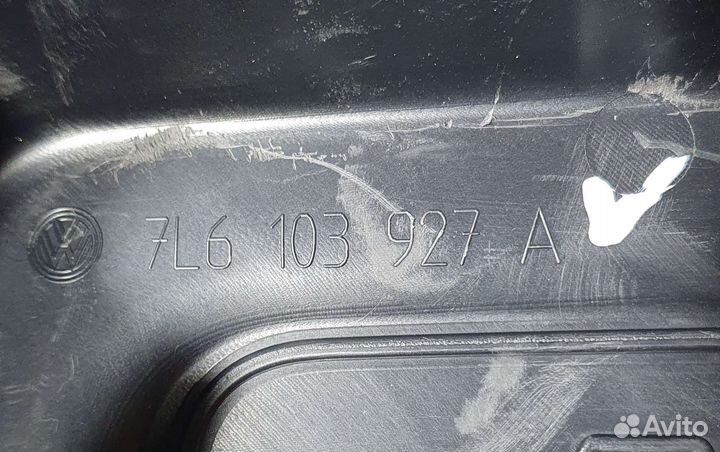 Крышка двигателя декоративная VW Touareg 4,2 BAR