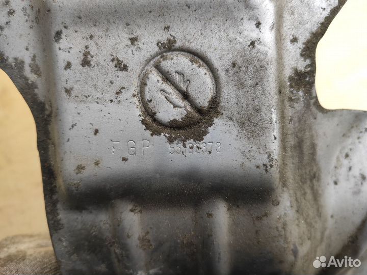 Щиток термозащитный Z19DTH Astra H Zafira B