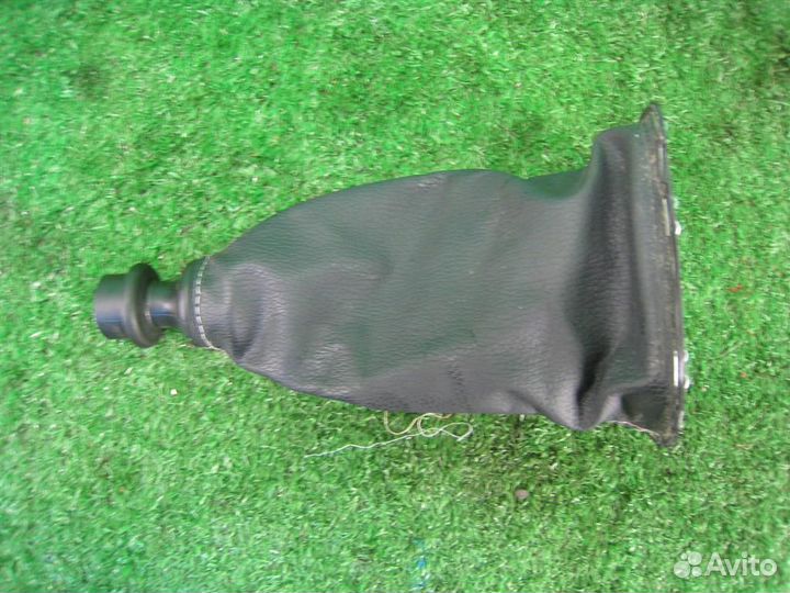 Чехол кулисы кпп Toyota Yaris P13 2015