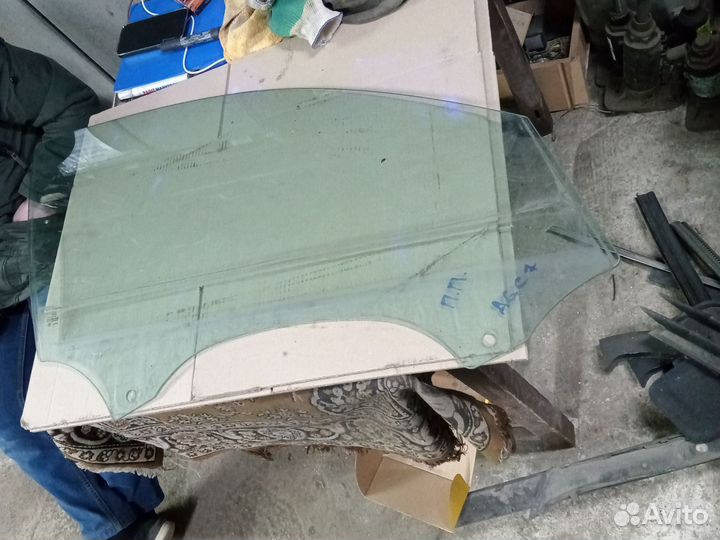 Стекло боковое переднее правое Audi A6 C7