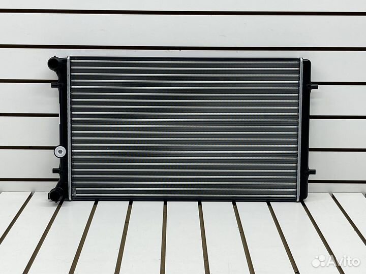 Радиатор охлаждения на Skoda octavia a4