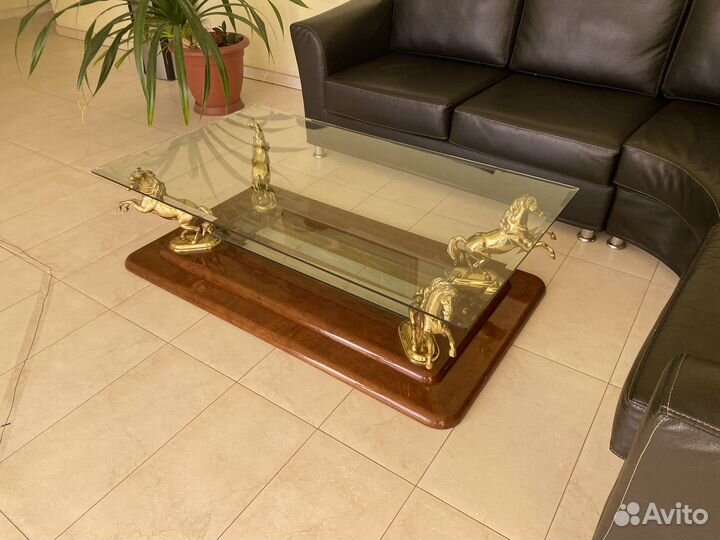 Итальянский стекляный журнал ный столик