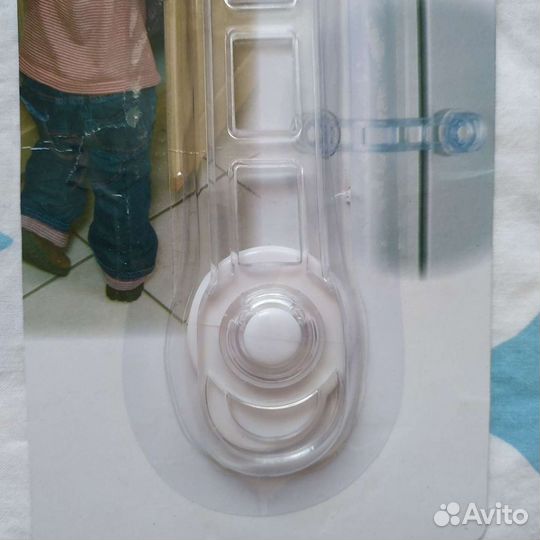 Защита от детей, замки на розетки/ящики/двери