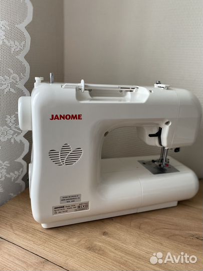 Швейная машина Janome