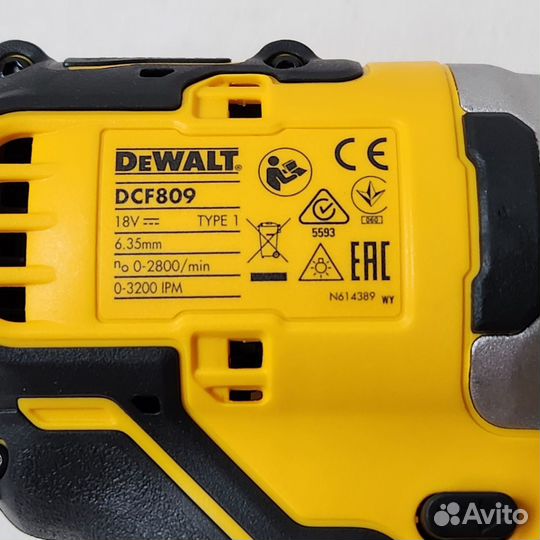 Винтоверт Dewalt DCF809