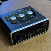 Звуковая карта behringer UM2