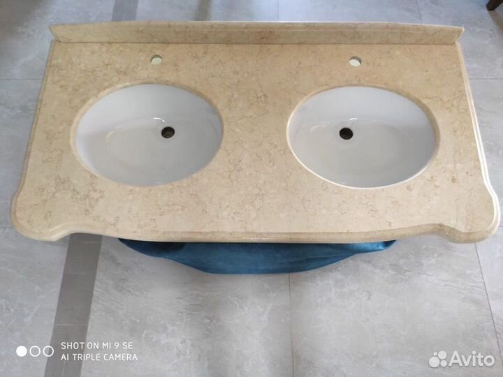 Столешница из натурального камня с раковинами