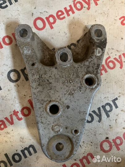 Кронштейн двигателя Skoda Fabia