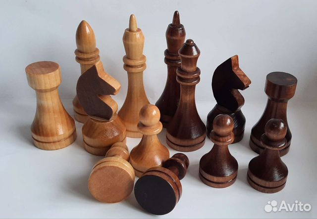 Шахматные фигуры лакированные большие 10,5 см