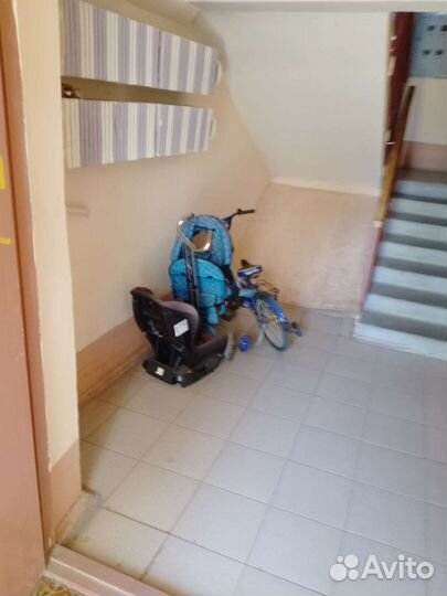 Прогулочная коляска, велосипед и кресло