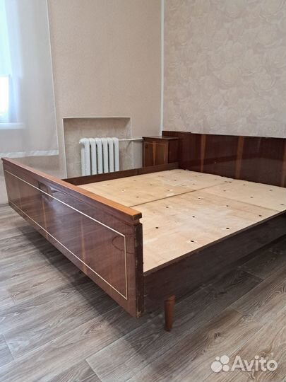 Кровать двуспальная, тумбочки