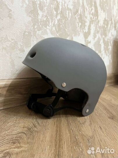 Горнолыжный шлем