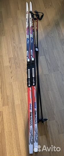 Беговые лыжи с ботинками и палками