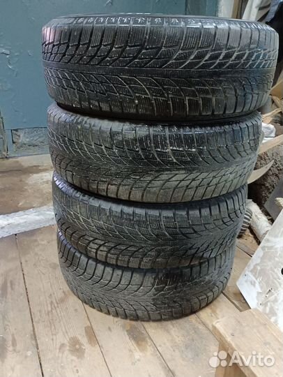 Kumho WinterCraft Ice Wi51 215/60 R16 99T