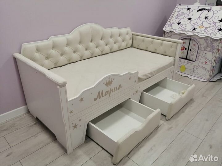 Кроватка с каретной стяжкой обивка велюр