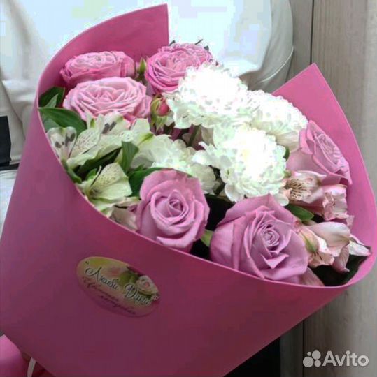 Букет хризантем с розами и альстромерией Доставка