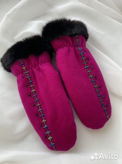 Варежки кашемировые розовые с вышивкой меховые