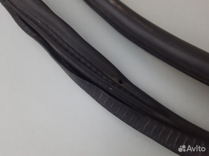 Уплотнитель передней правой двери Audi A6 C5