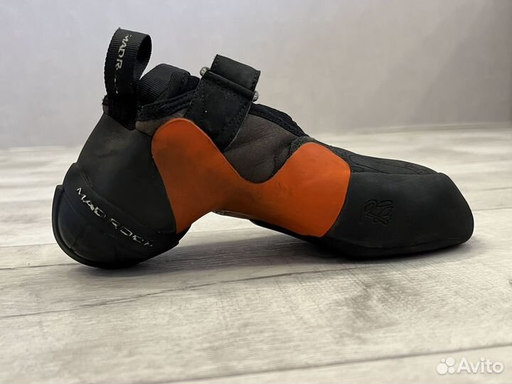 Скальные туфли 40р Mad rock shark