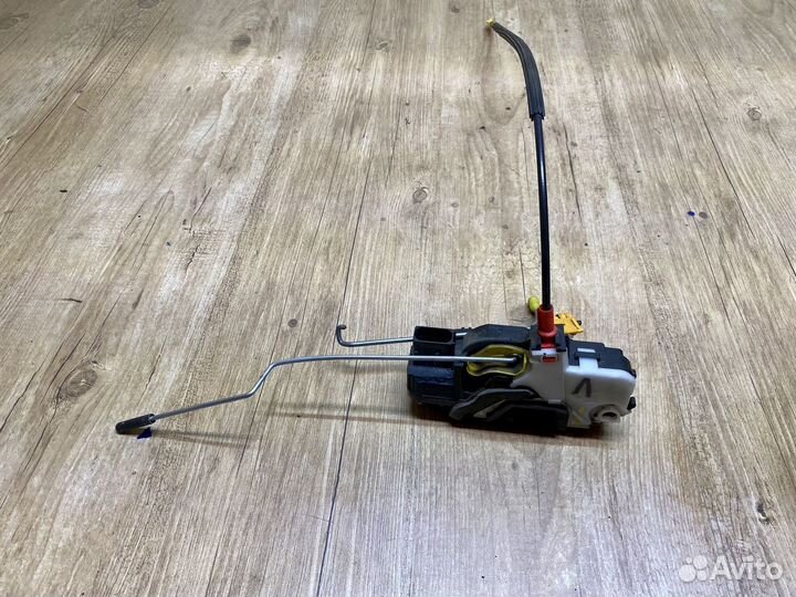 Замок двери передний правый Opel Astra J GTC